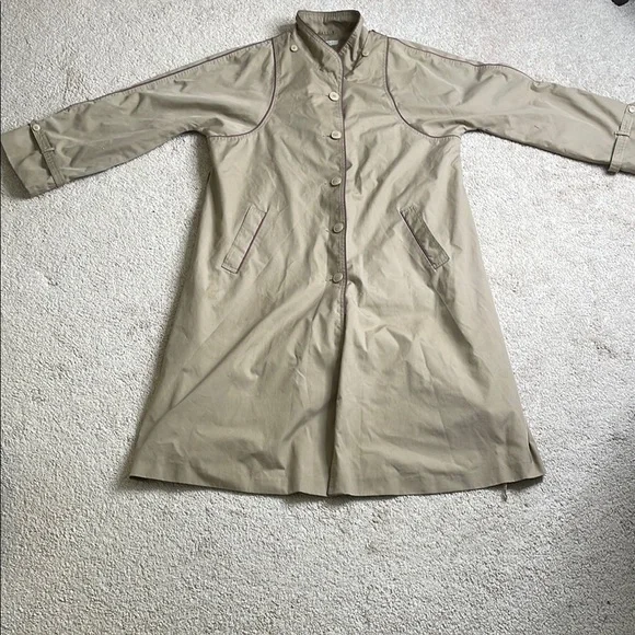 Tan Trench Coat with Lightweight Design and Mid-Thigh Length - Picture 1 of 7